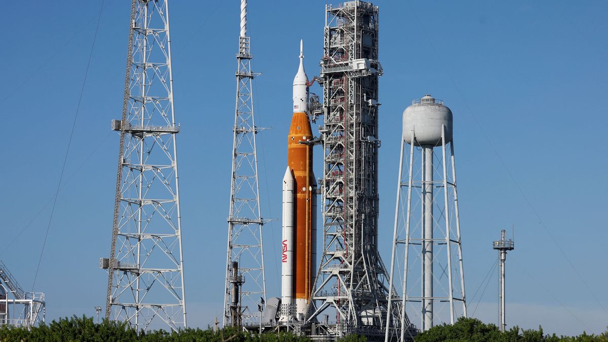 Raketa SLS by mohla k Měsíci odstartovat příští týden v úterý